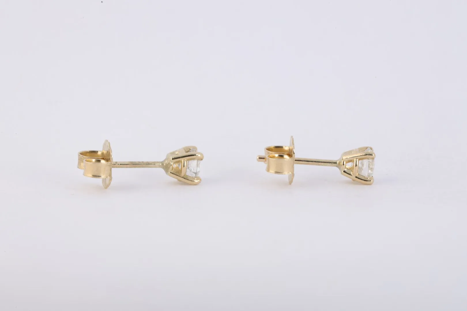 14k Yellow Gold 0.50tcw Diamond Stud Earrings (0.76g.)