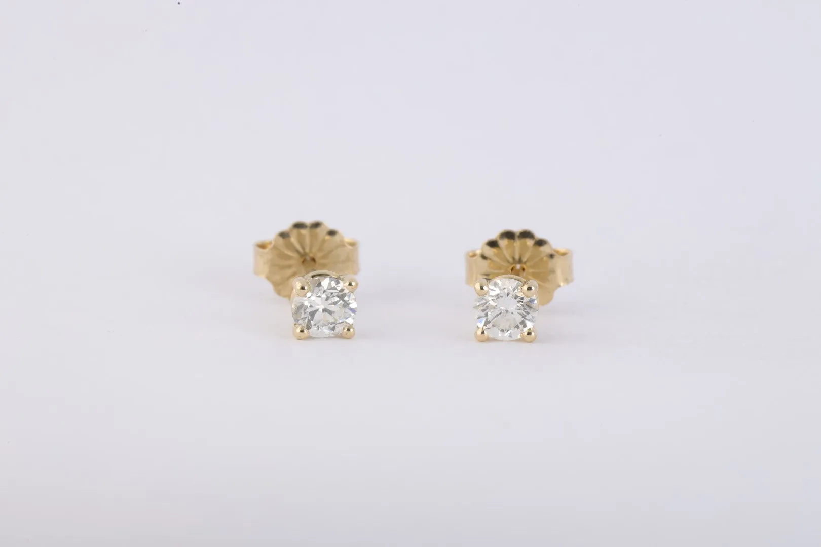 14k Yellow Gold 0.50tcw Diamond Stud Earrings (0.76g.)