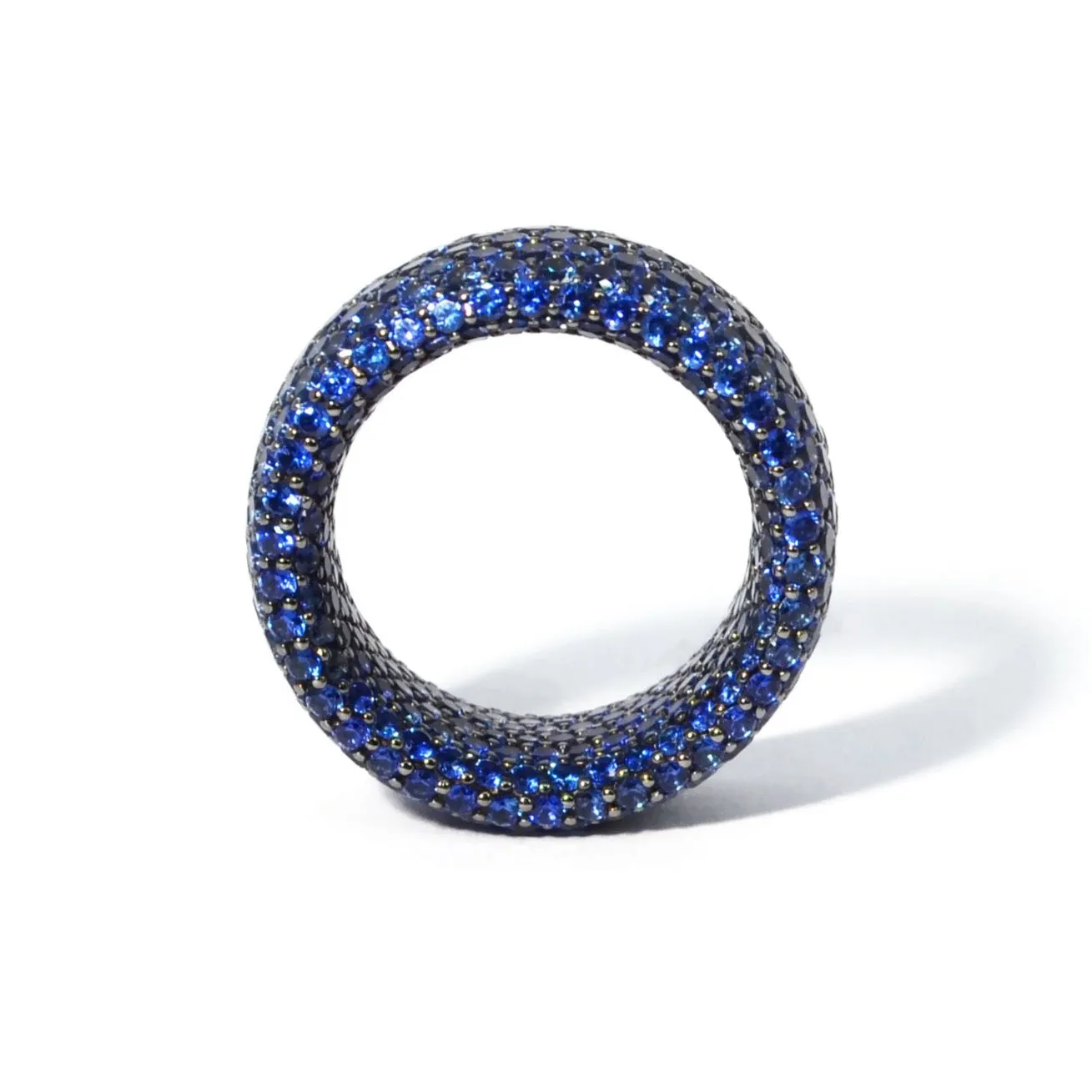 Eclat Jewels - Inside & Out - Blue Sapphire Band Ring, 18k Blackened Gold