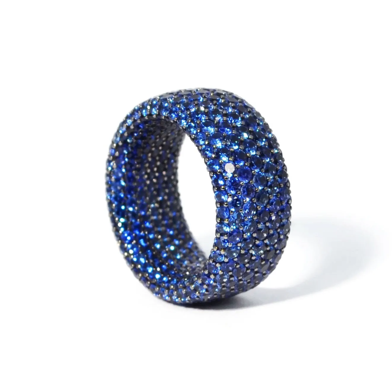 Eclat Jewels - Inside & Out - Blue Sapphire Band Ring, 18k Blackened Gold