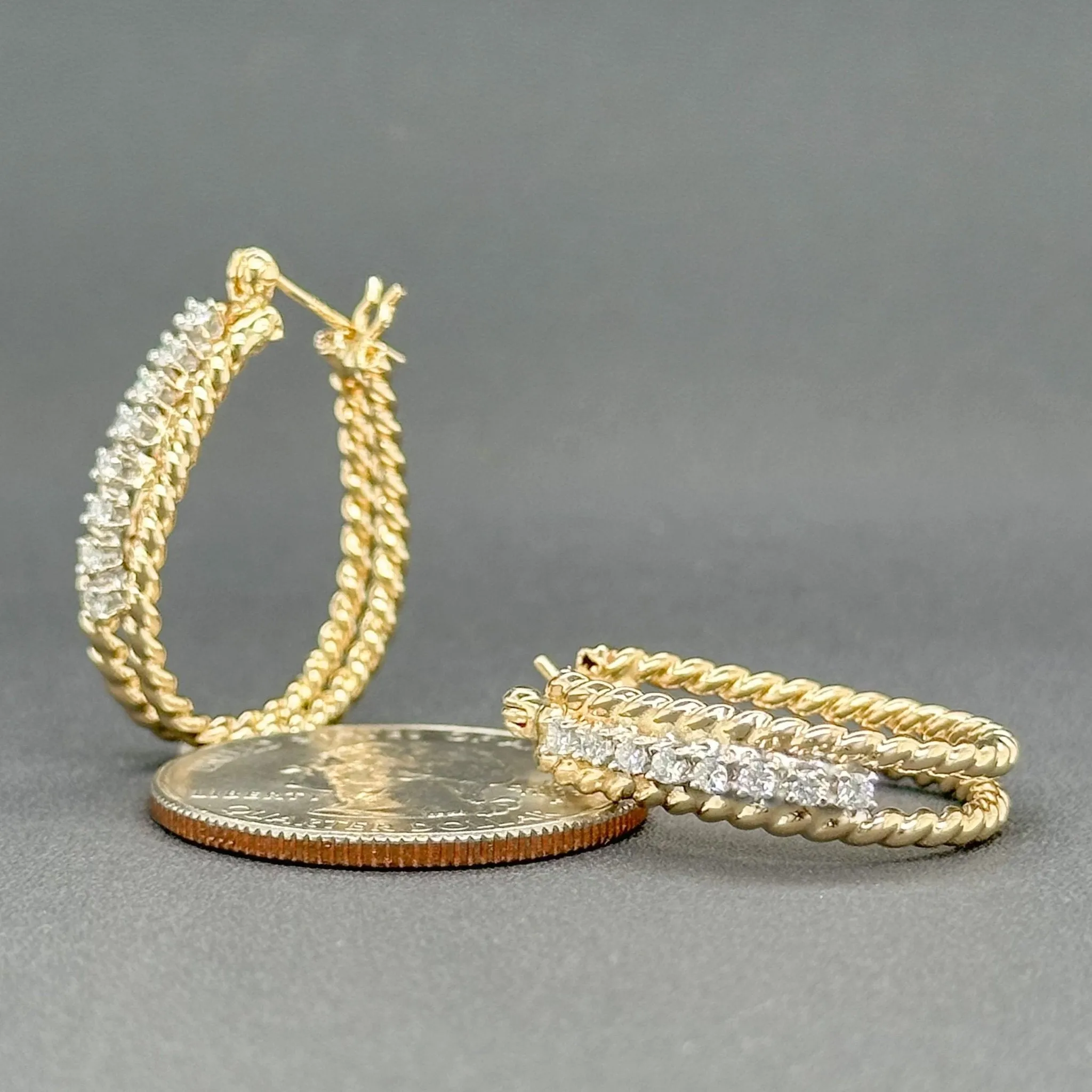 Estate 14K TT Gold 0.24ctw H/SI1 Diamond Hoop Earrings