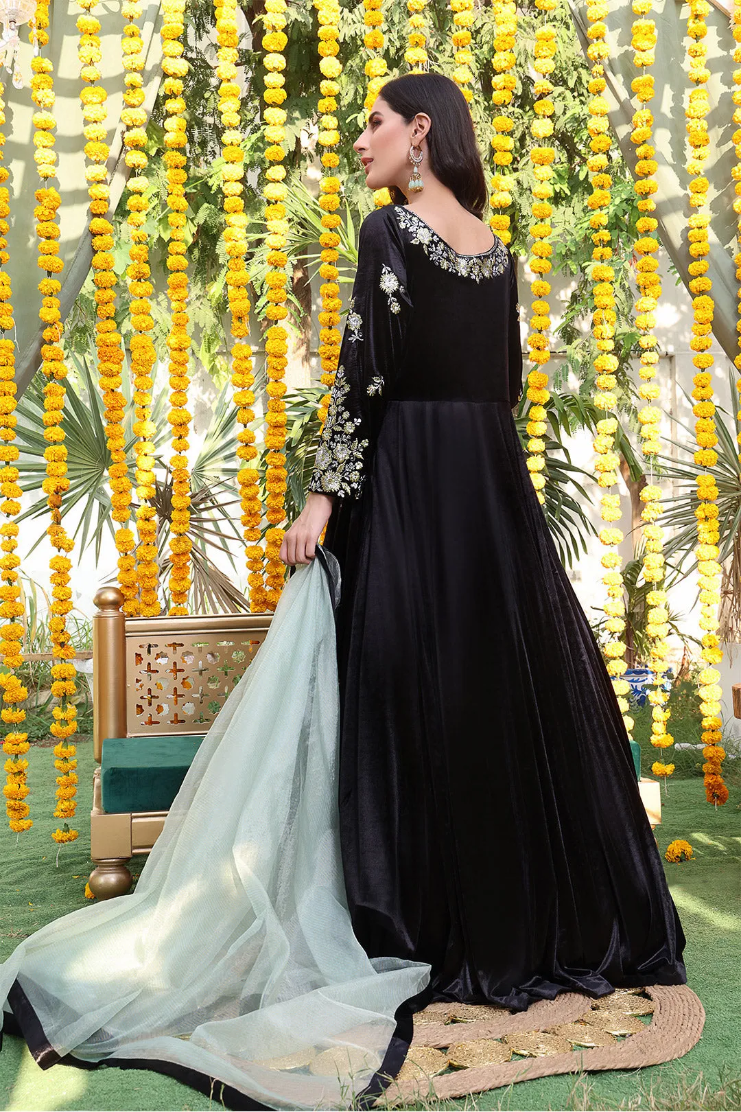 Floral Lorex Embroidered Velvet Long Maxi | ZEENAT | M202218