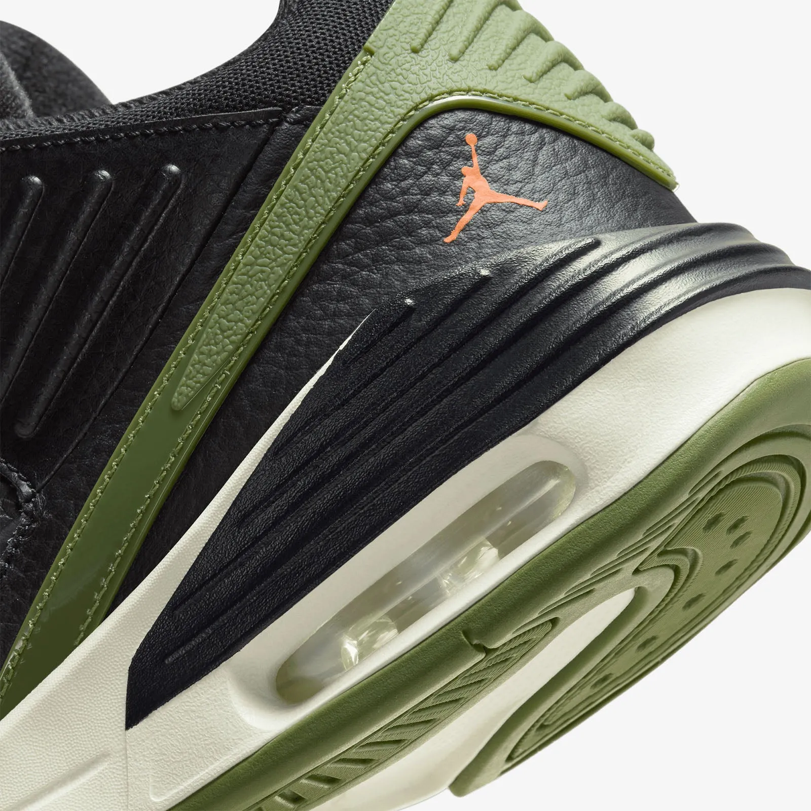 Jordan Max Aura 5 - Black/Sky Olive/Bright Mandarin