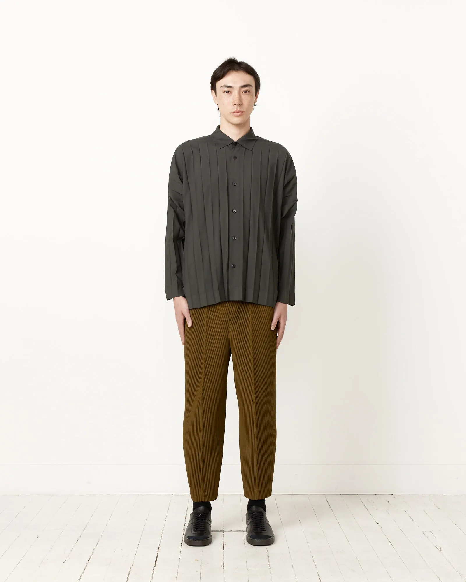 Pleats Pant in Olive Khaki